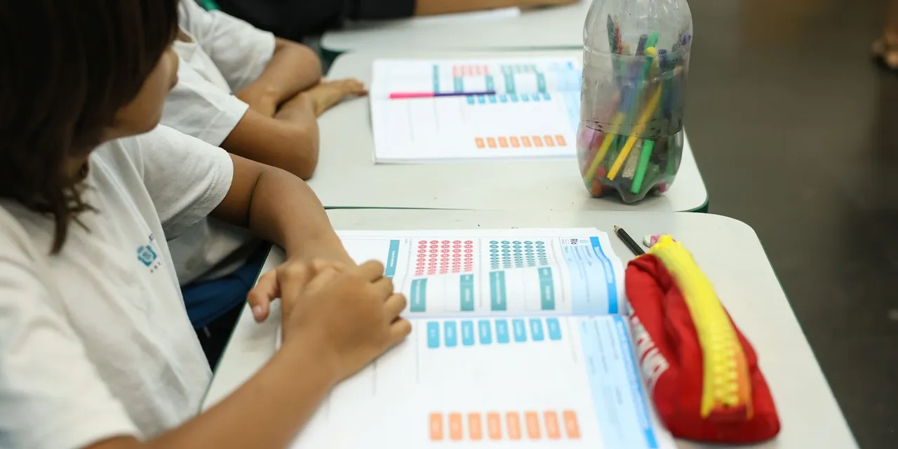 Programa de bolsas vai incentivar formação para a educação básica