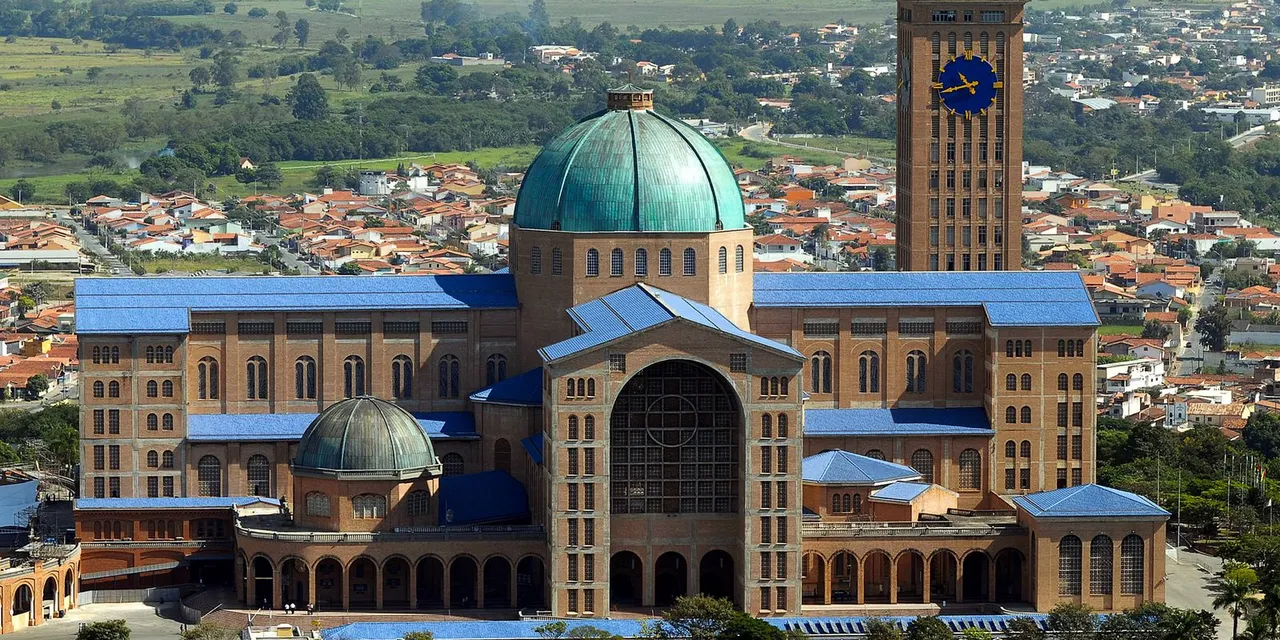 Santuário de Aparecida terá missas, consagração e procissão no feriado