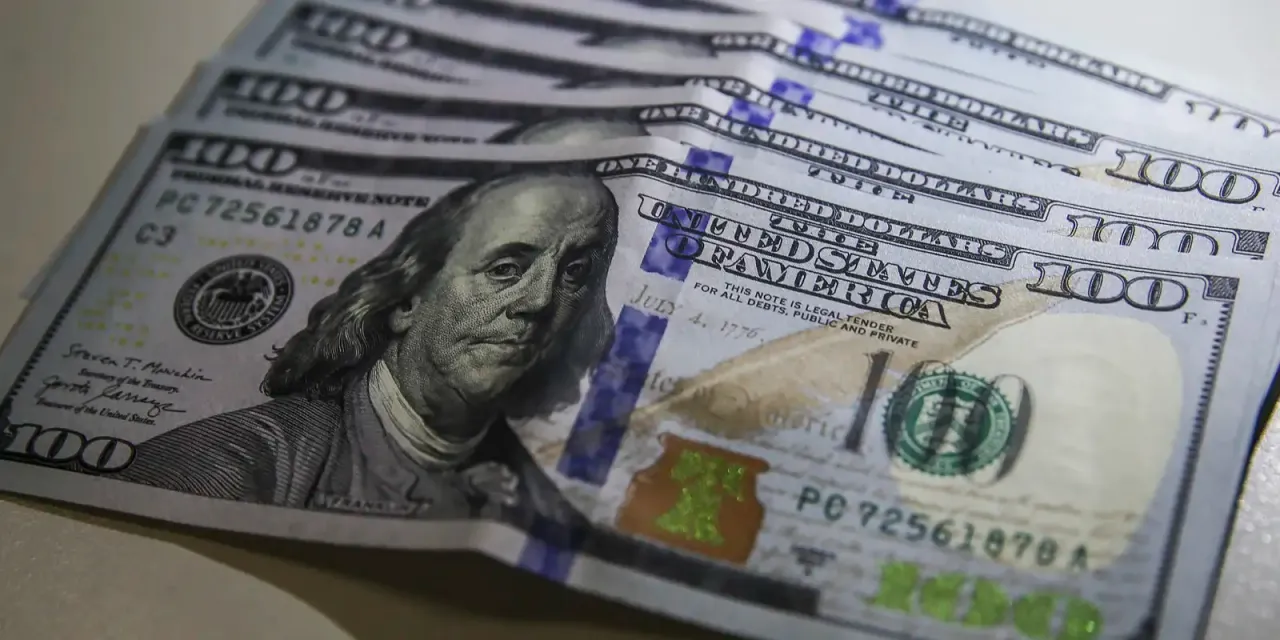 Dólar volta a R$ 5 com ambiente externo e ajuste pós-eleitoral