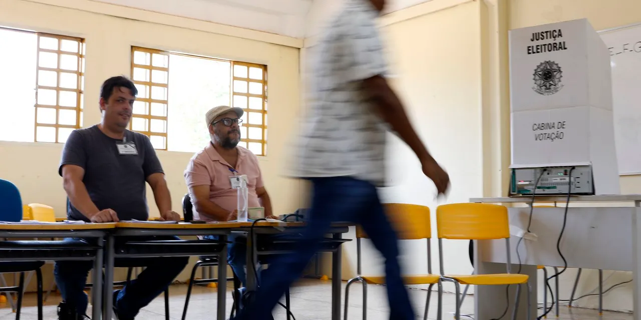 Cerca de 158,7 milhões de eleitores vão às urnas em todo o país
