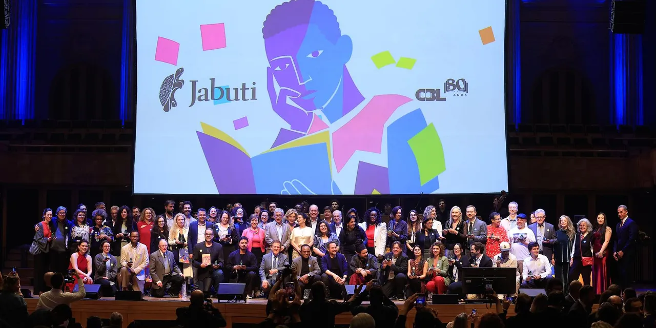 Ruy Castro vence prêmio principal do Jabuti pela 2ª vez consecutiva